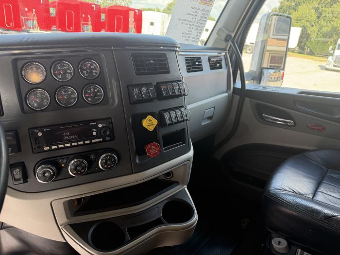 2023 Peterbilt 579-21
