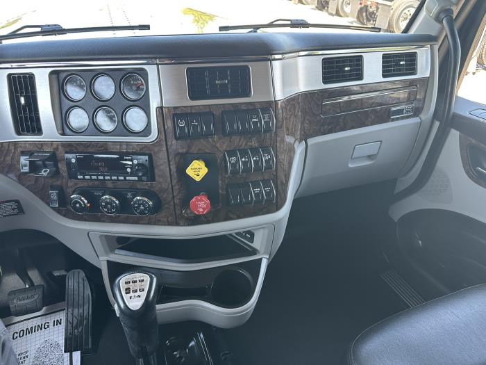 2025 Peterbilt 589-8