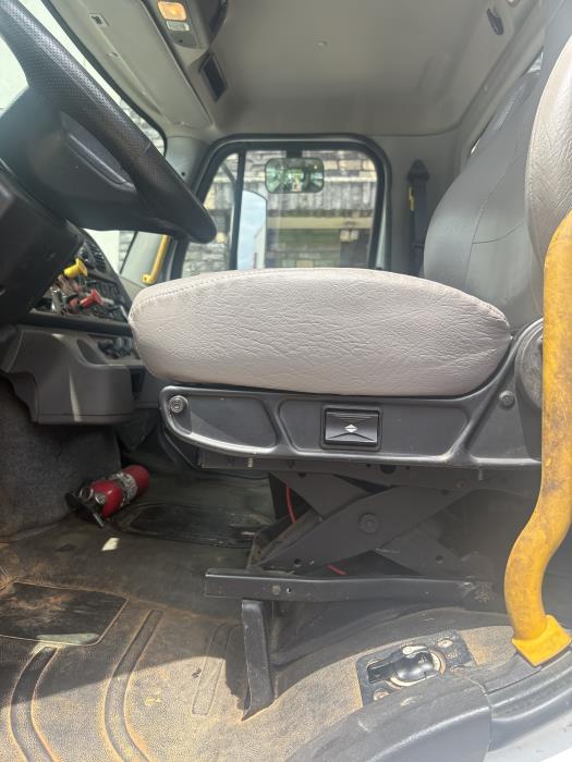 2021 Freightliner Business Class M2 112-2
