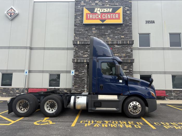 2022 Freightliner Cascadia-1
