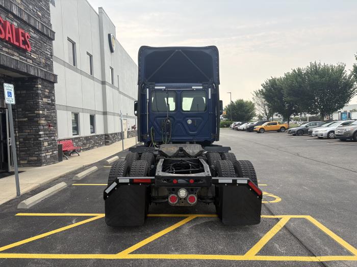 2022 Freightliner Cascadia-3