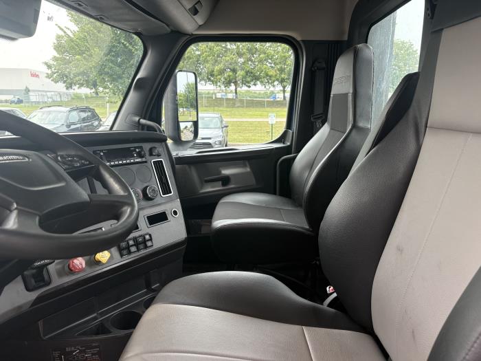 2022 Freightliner Cascadia-6