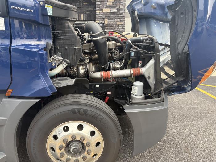 2022 Freightliner Cascadia-10