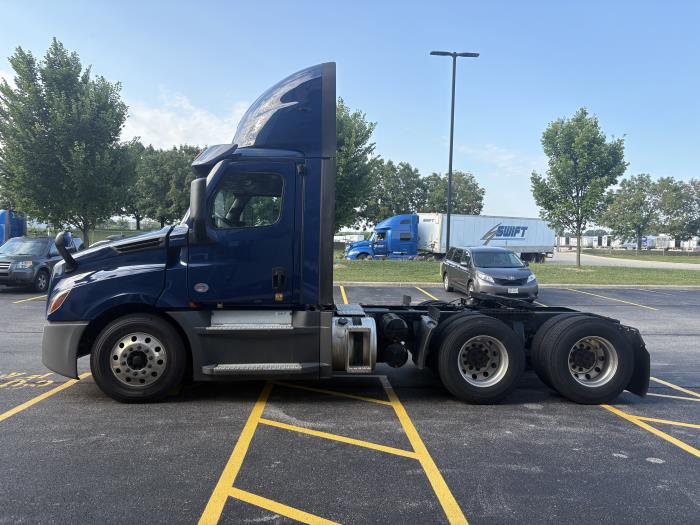 2022 Freightliner Cascadia-0