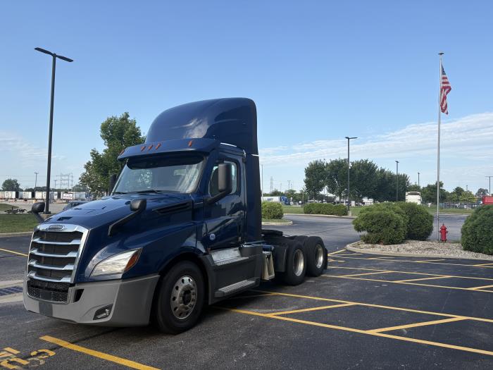 2022 Freightliner Cascadia-1
