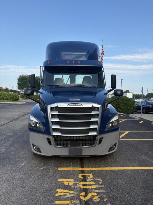 2022 Freightliner Cascadia-2