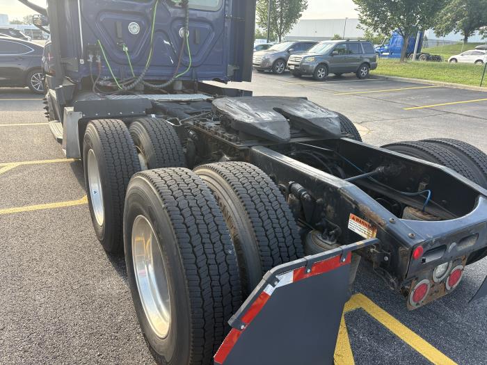 2022 Freightliner Cascadia-6