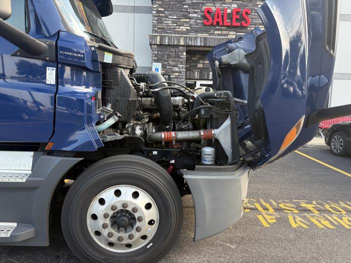 2022 Freightliner Cascadia-7