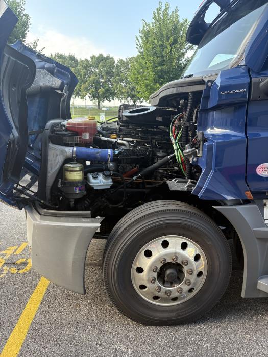 2022 Freightliner Cascadia-8