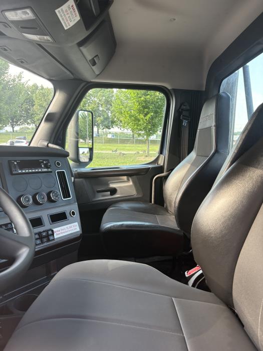 2022 Freightliner Cascadia-10