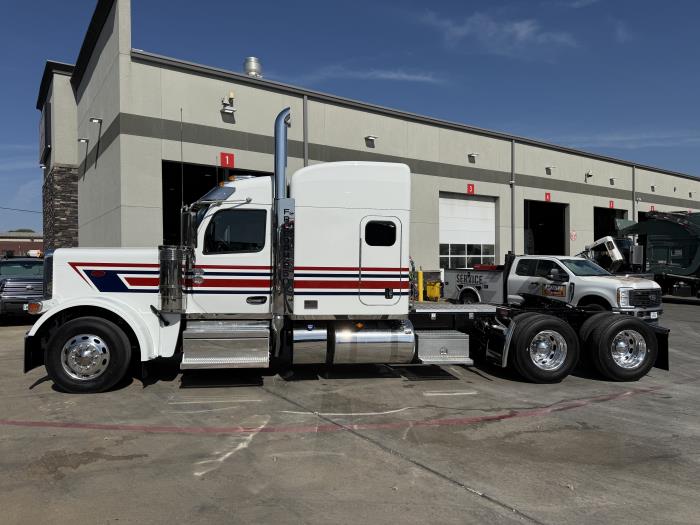 2027 Peterbilt 589-4