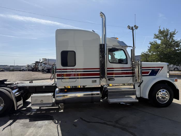 2027 Peterbilt 589-10