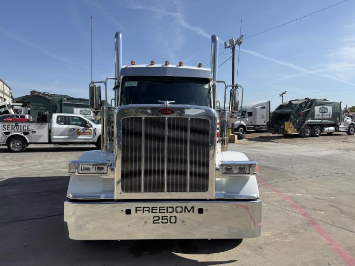 2027 Peterbilt 589-12