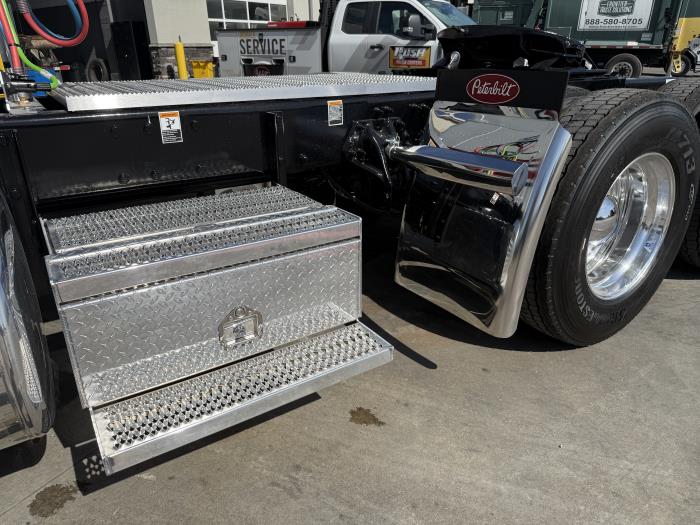 2027 Peterbilt 589-20