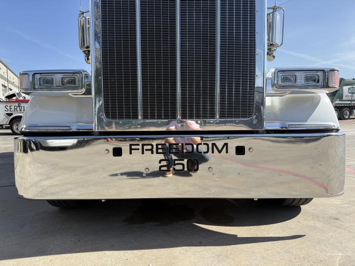 2027 Peterbilt 589-27
