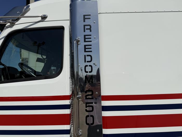 2027 Peterbilt 589-28