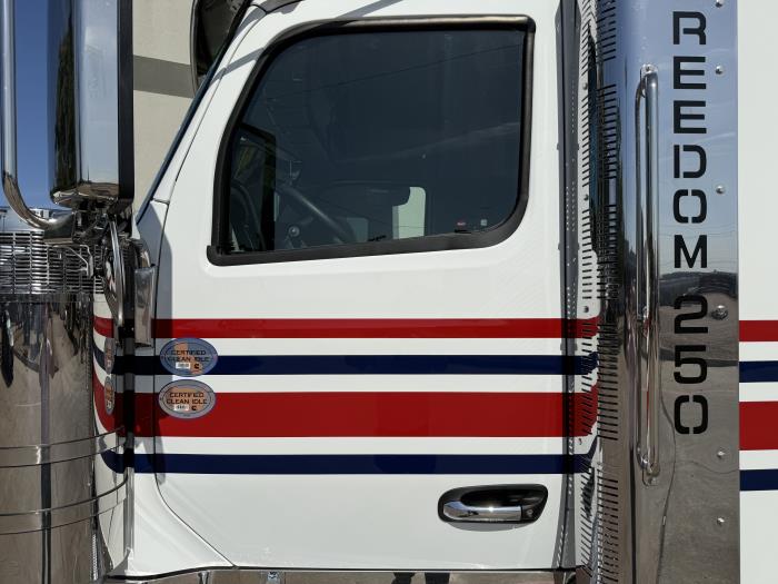 2027 Peterbilt 589-31