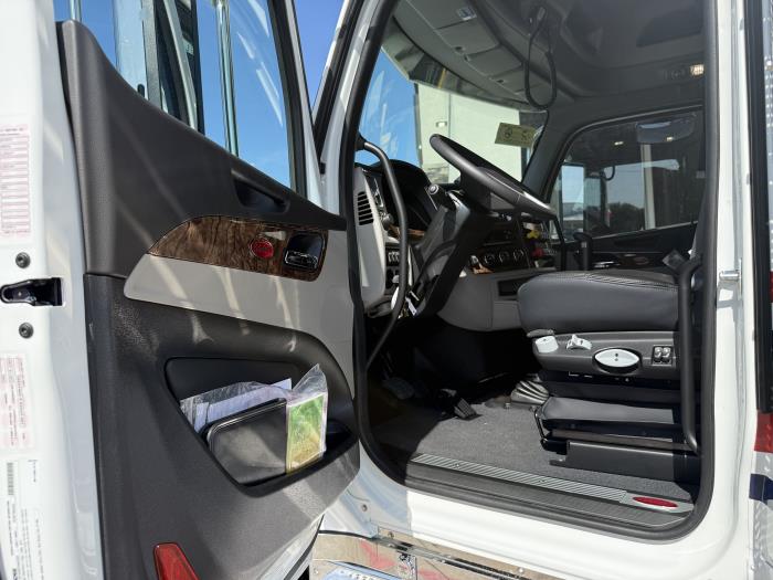 2027 Peterbilt 589-35