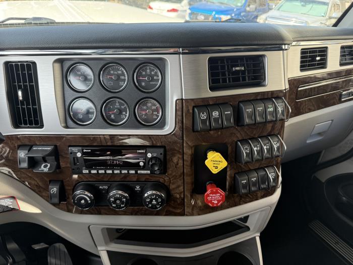 2027 Peterbilt 589-41