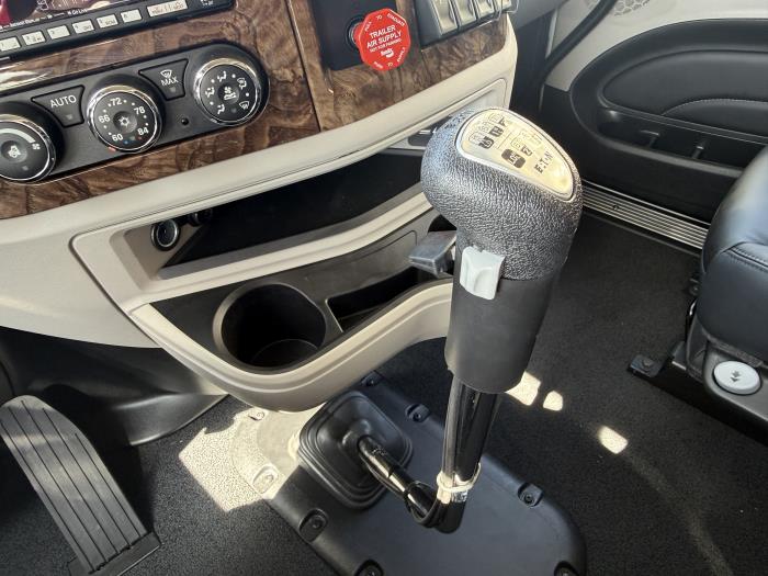 2027 Peterbilt 589-45
