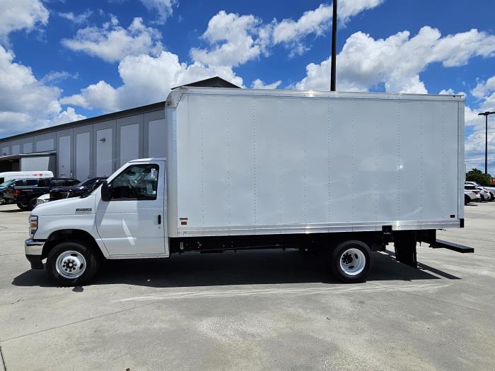 2027 Ford E-450-8