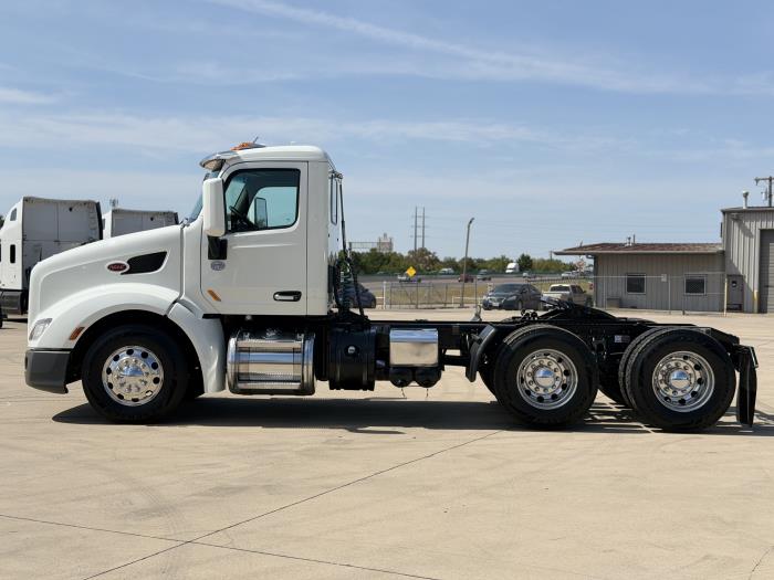 2021 Peterbilt 579-8