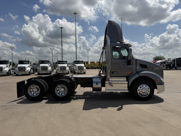2021 Peterbilt 579-5
