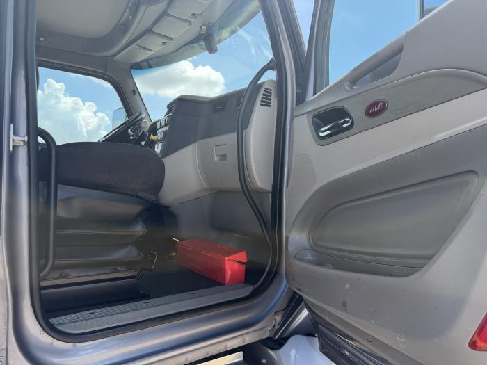 2021 Peterbilt 579-20