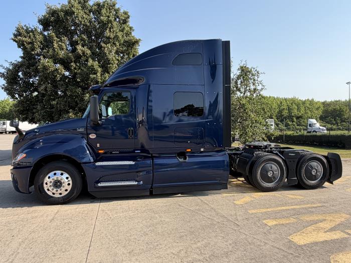 2027 International LT625-2