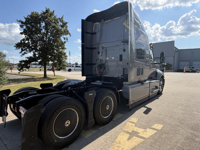 2027 International LT625-5