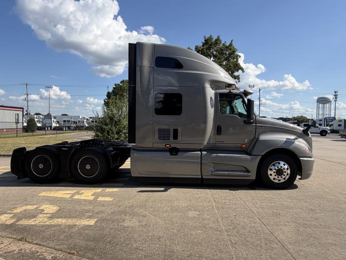 2027 International LT625-6