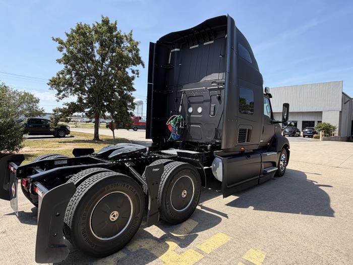 2027 International LT625-5
