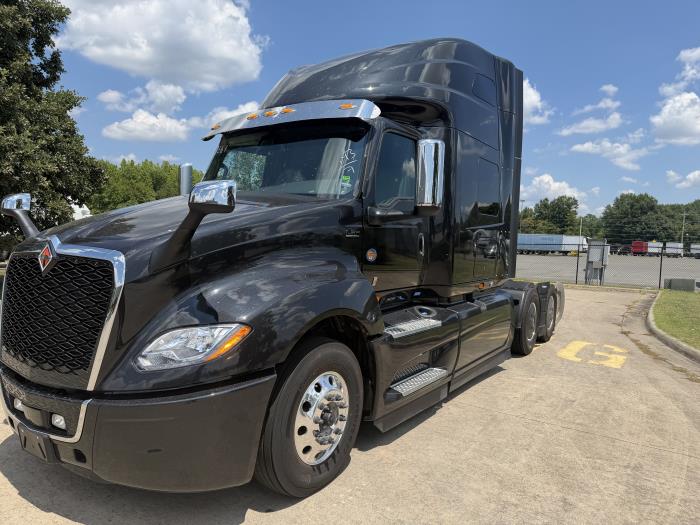 2027 International LT625-7