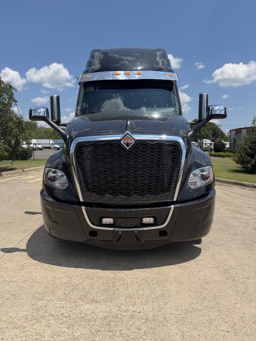 2027 International LT625-8