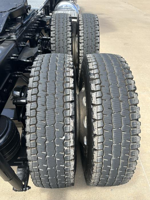 2025 Peterbilt 589-14