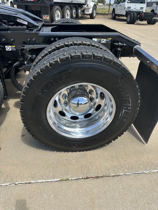 2025 Peterbilt 589-16