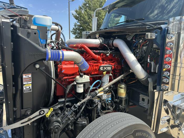 2025 Peterbilt 589-12