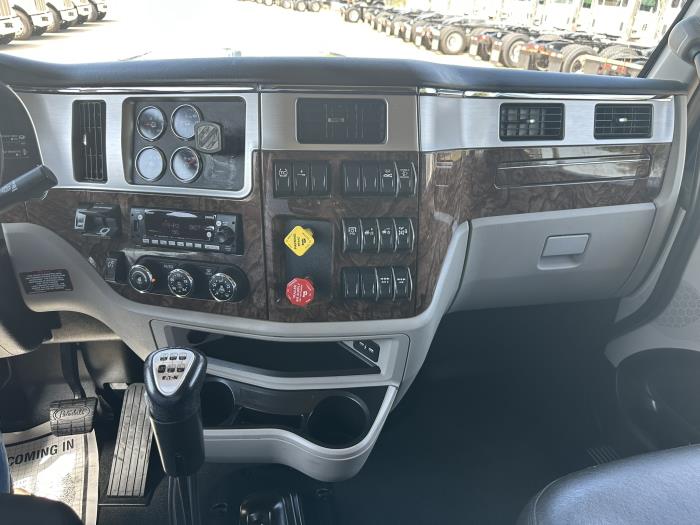 2025 Peterbilt 589-8