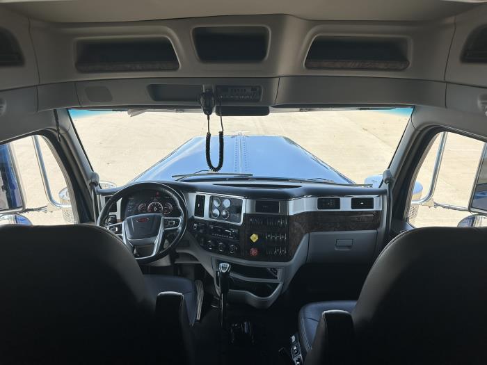 2025 Peterbilt 589-9