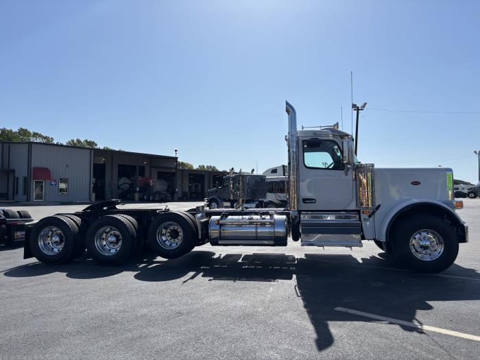 2027 Peterbilt 589-4
