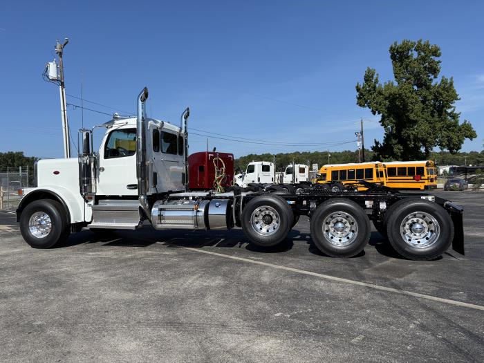 2027 Peterbilt 589-8