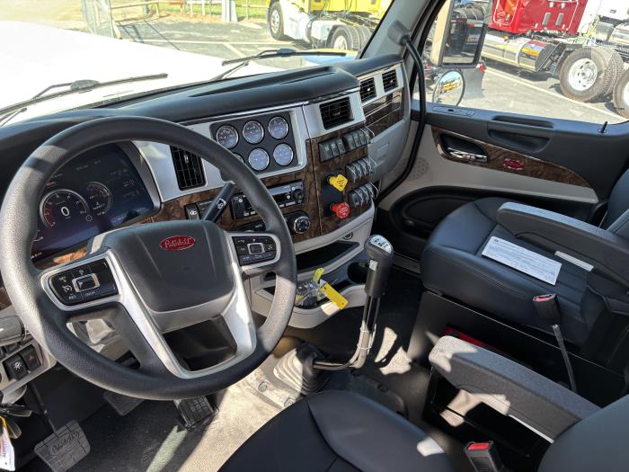 2027 Peterbilt 589-10