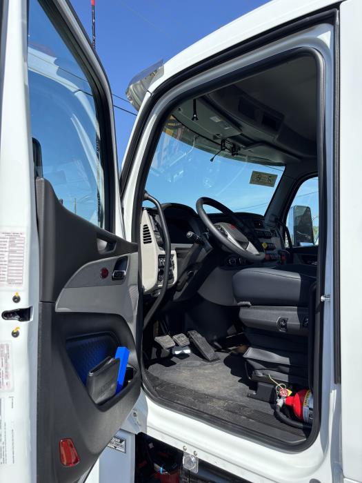 2027 Peterbilt 567-9