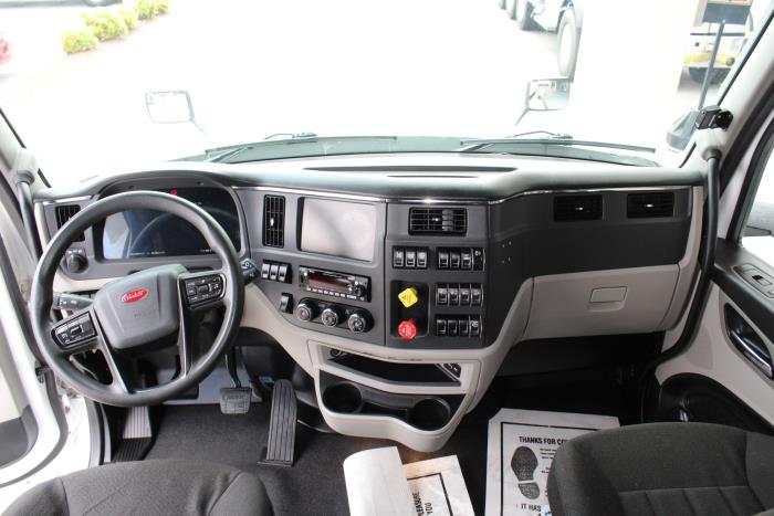 2022 Peterbilt 579-17
