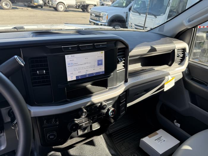 2027 Ford F-550-12