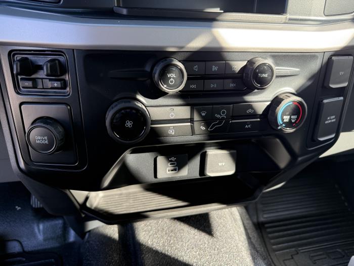2027 Ford F-550-14