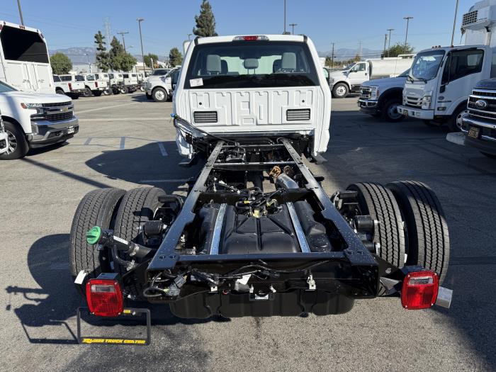 2027 Ford F-550-3