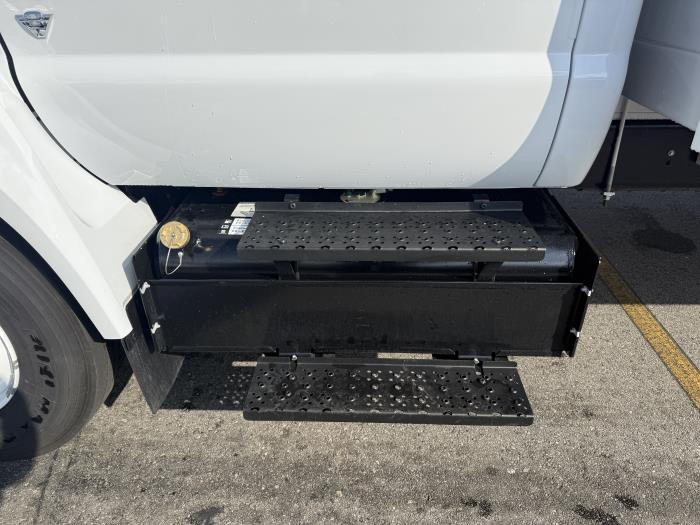 2027 Ford F-650-11