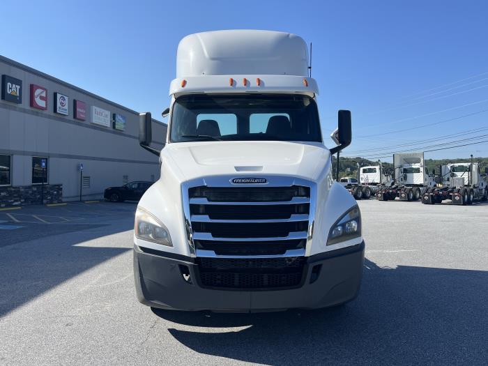 2020 Freightliner Cascadia-1