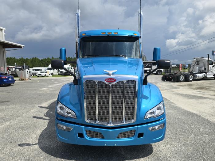 2027 Peterbilt 579-8